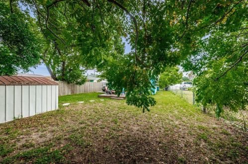 581 Dixie Hwy, Tarpon Springs FL  34689-5718 exterior