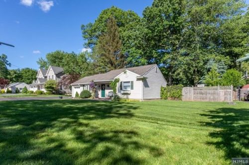 196 Livingston St, Norwood, NJ 07648-1843