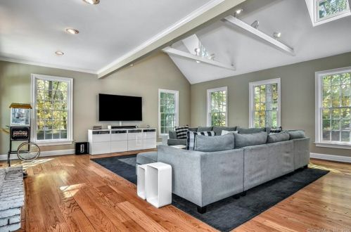 323 Smith Ridge Rd, New Canaan CT  06840-3625 exterior