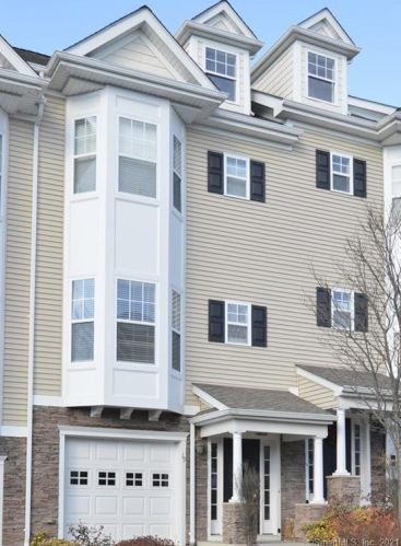 19 Ridgewood Dr, Waterbury, CT 06762-2940