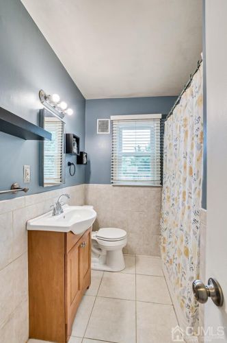 53 Stratford Rd, East Brunswick NJ  08816-2019 exterior