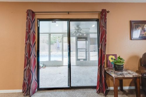 2821 Custer Dr, Denton TX  76210-6449 exterior