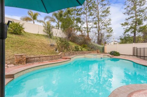 32290 Calle Avella, Temecula CA  92592-3860 exterior