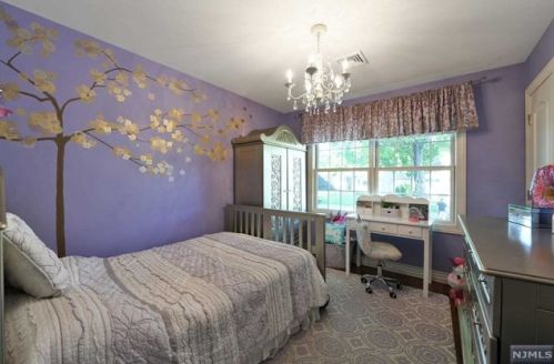 355 Corona Pl, Ridgewood NJ  07450-2801 exterior