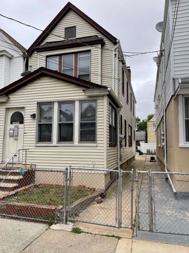 104-37 116th St, Jamaica, NY 11418-3401