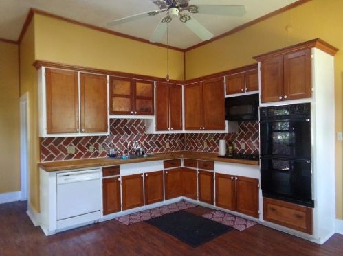 300 Summit St, Borden, TX 78962-2318