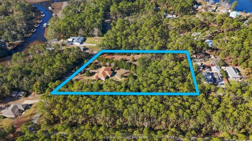 895 Mallet Bayou Rd, Freeport, FL 32439-4617