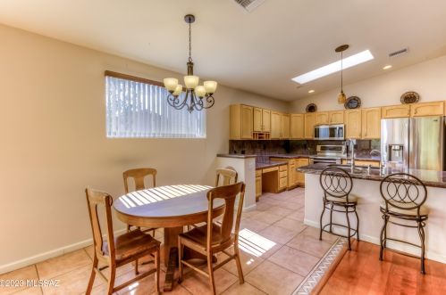 2001 Flying Q Ln, Tucson AZ  85713-6726 exterior