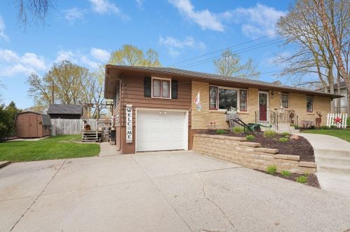 516 1st St, Faribault, MN 55021-5302