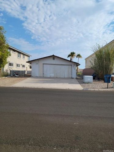 939 Riverfront Dr, Bullhead City, AZ 86442-6516