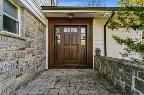 31 Priory Ln, New Rochelle, NY 10803-3603