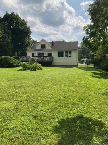 24 Oak Grove Pl, New Canaan CT  06840-6241 exterior