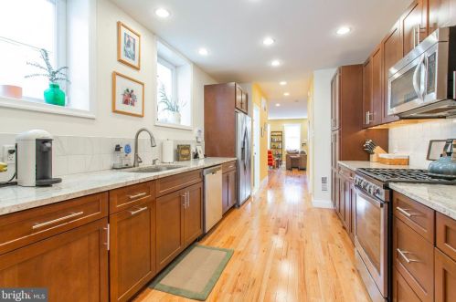 2219 Carpenter St, Philadelphia PA 19146-2517 exterior