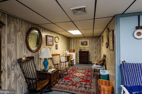 18 Townsend Ct, Lancaster PA  17603-6797 exterior