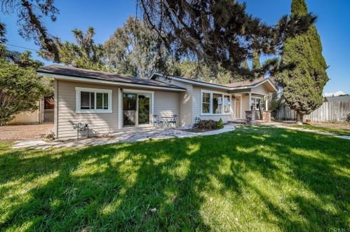 141 Brass Ln, Vista, CA 92083-4410