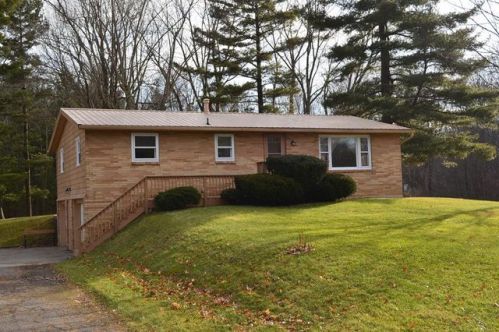 959 Crestview Dr, Crestline, OH 44827-9675
