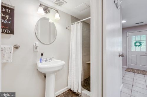 10902 Barton Hill Ct, Herndon VA  20191-5000 exterior