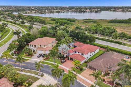 3821 185th Ave, Hollywood FL  33029-2712 exterior