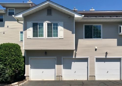 71 Academy Ct, Bedminster, NJ 07921-1806