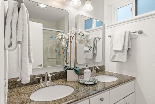 858 La Barbera Dr, San Jose CA  95126-3931 exterior
