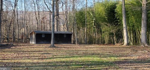 832 Mountain Rd, North Newton, PA 17241-8657