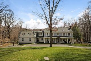 39 Silver Ridge Cmn, Weston, CT 06883-2447