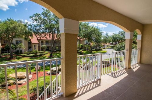 9855 Costa Mesa Ln, Bonita Springs, FL 34135-6828