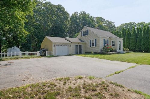 16 East Ave, Norwich, CT 06360-4004