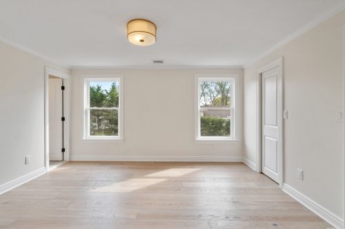 3 Baylis Pl, Lynbrook NY  11563-4203 exterior