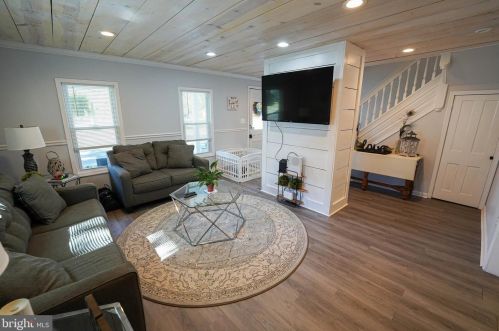 411 6th St, Laurel DE  19956-1363 exterior