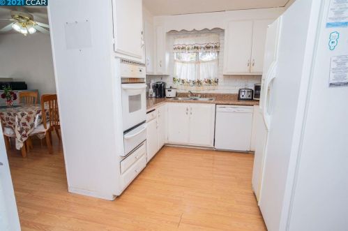 2699 Shamrock Dr, Richmond CA  94806-1555 exterior