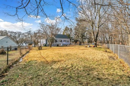 234 Pilgrim Pl, Bridgeport CT  06610-1340 exterior