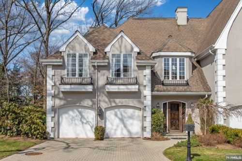 16 Normandy Ct, Ho Ho Kus, NJ 07423-1217