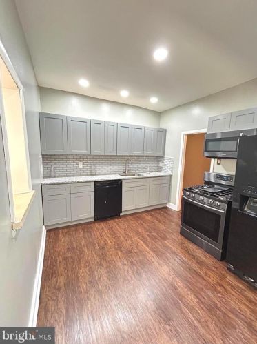 6606 Keystone St, Philadelphia PA 19135-2816 exterior