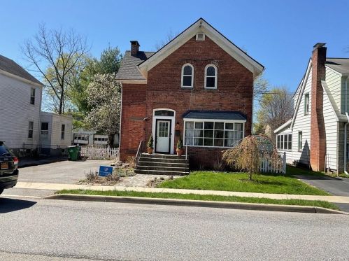 23 Remsen Ave, New Hamburg, NY 12590-2708