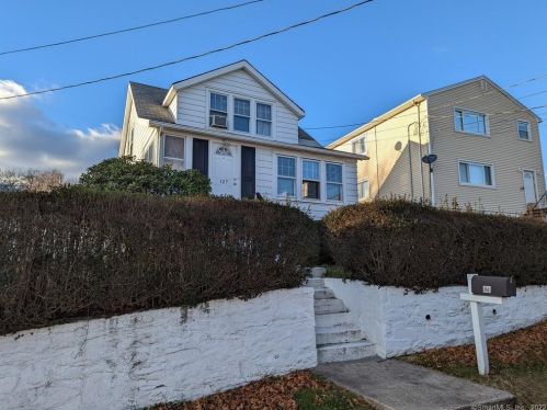 127 Hillcrest Rd, Bridgeport, CT 06606-3124