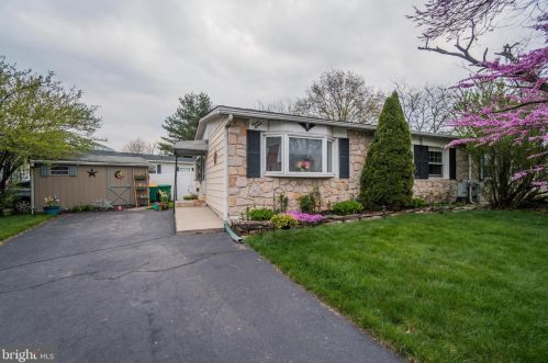 715 Holly Dr, Pottstown, PA 19464-3605