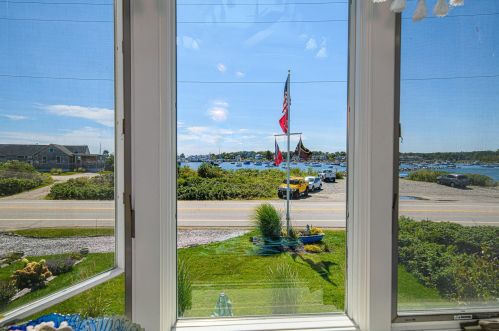1761 Ocean Blvd, Rye NH  03870-2236 exterior