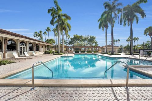 18126 61st Pl, Hialeah FL  33015-5601 exterior