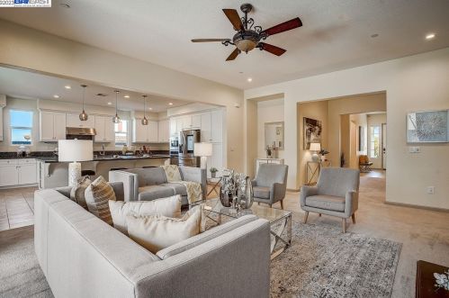 70 Thunder Bay Ct, West Pittsburg CA  94565-7924 exterior