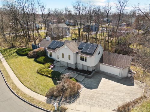 4 Karen Ct, Piscataway, NJ 08854-6098