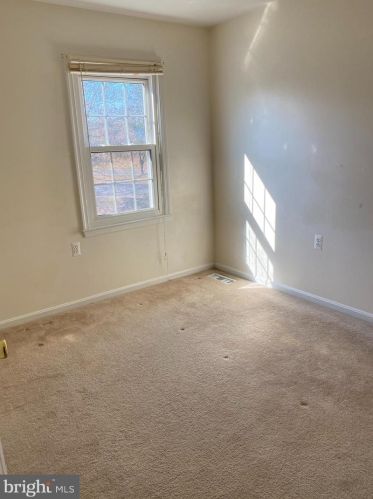 3045 Seminole Rd, Woodbridge, VA 22192-1840