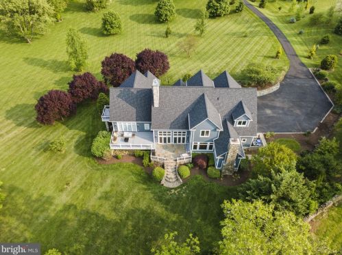 17621 Stonegait Ct, Round Hill VA  20141-2264 exterior