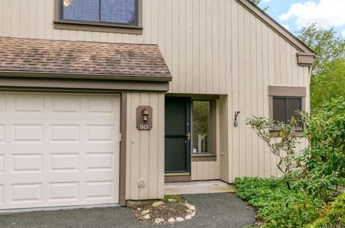 9 Heritage Hills Dr, Somers Town, NY 10589-3182