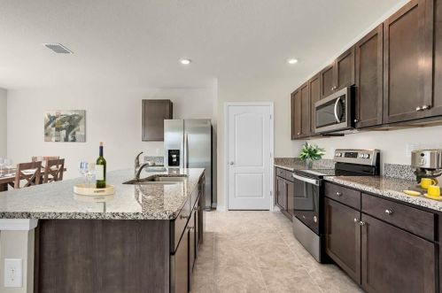 870 Baylor Dr, Deltona, FL 32725-7010