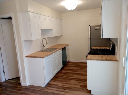 140 Villagegreen Ct, Warwick NY  10990-4238 exterior