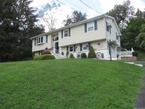 42 Maple Ave, Goshen, NY 10924-6704