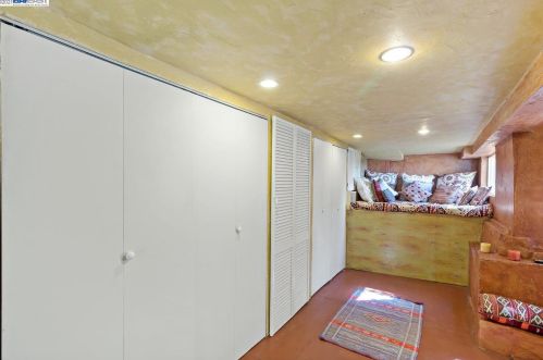 7950 Hillmont Dr, Oakland CA  94605-3521 exterior