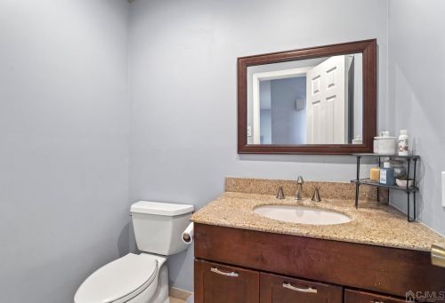 35 Heritage Ln, Perth Amboy NJ  08863-1464 exterior