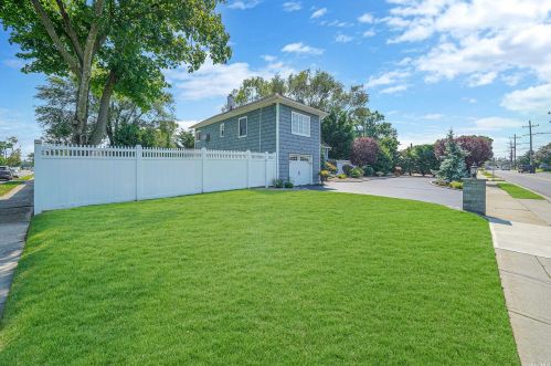 434 Waukena Ave, Rockville Centre, NY 11572-4539